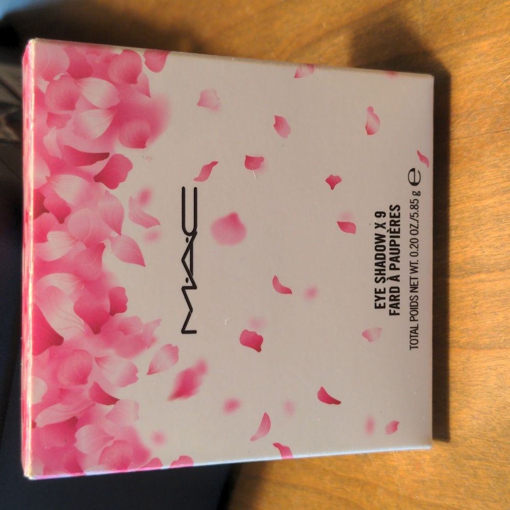 Mac cosmetics Kabuki doll palette